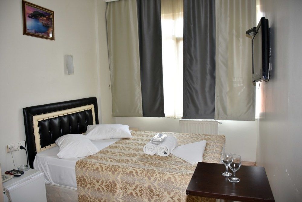 Beyaz Koesk Hotel Istanboel Buitenkant foto